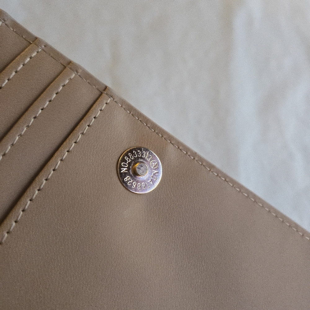 Anne Klein Beige Bifold Wallet Wristlet Vegan Leather NWOT - Picture 3 of 11